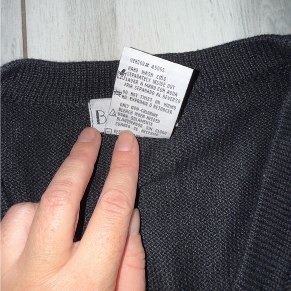 BP Designs Christmas Poinsettia Black Beaded Cardigan Sweater Size M - Picture 10 of 11